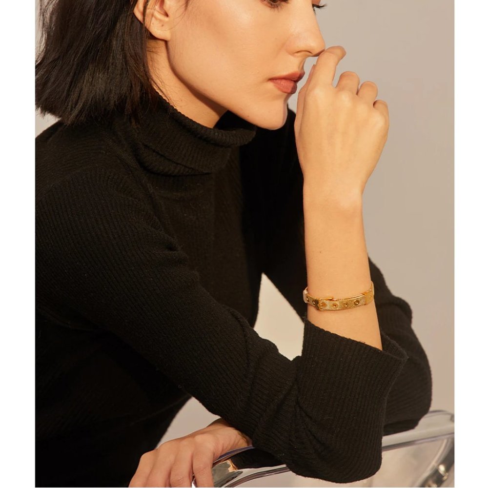 Chic gold Bangle Bracelet